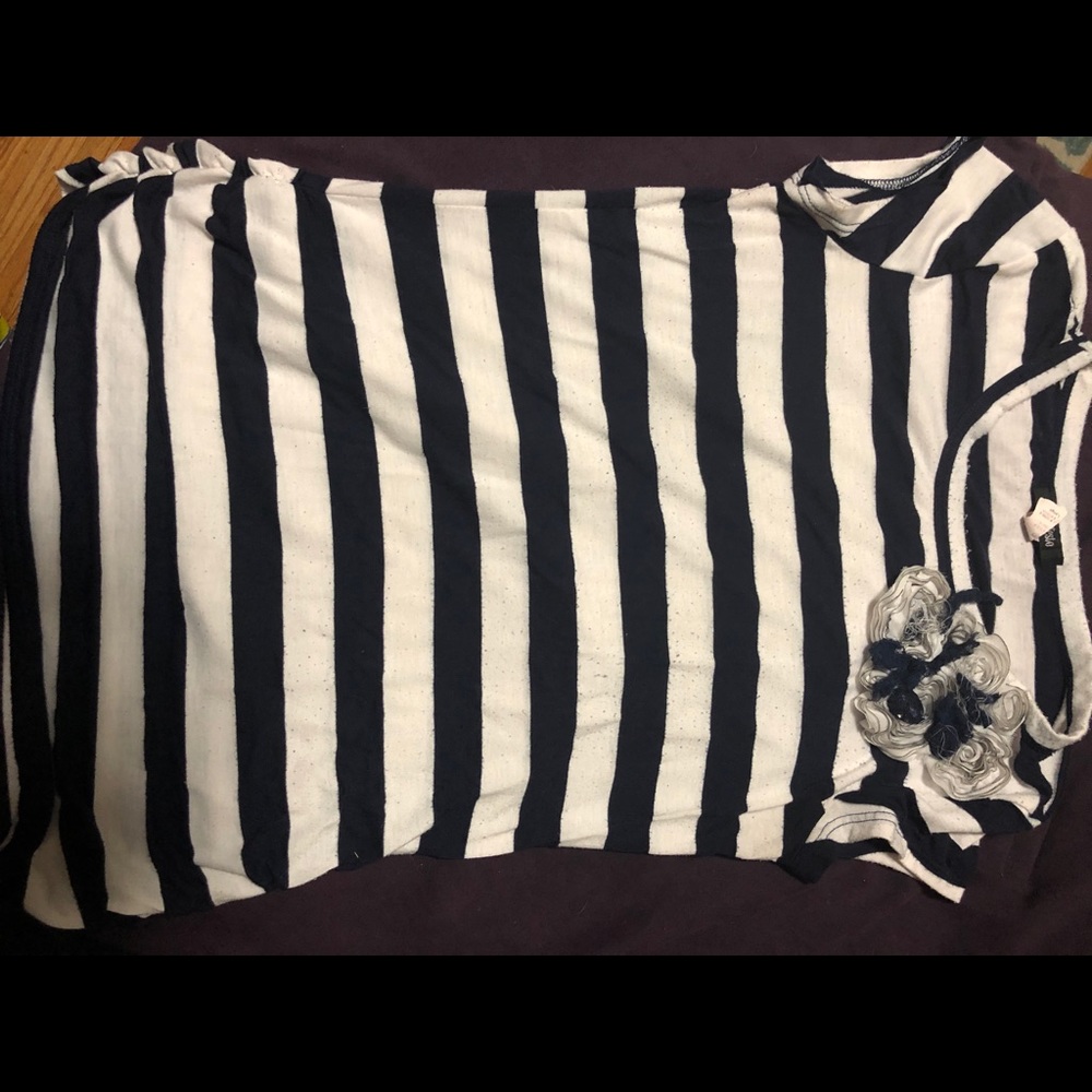 Blue and white striped shirt sleeve top